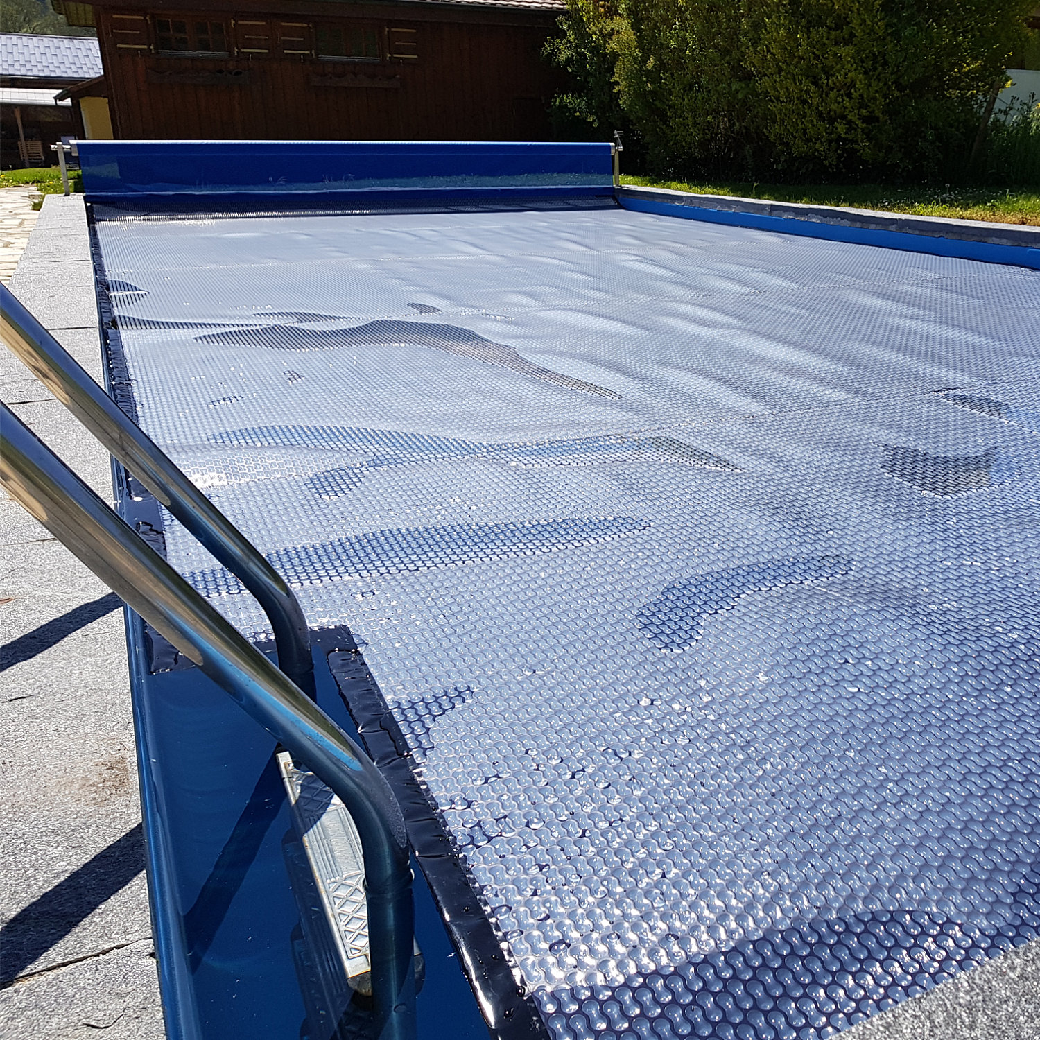 01-bache-piscine-sur-mesure-suisse Bâche à bulles pour piscine sur mesure en Suisse