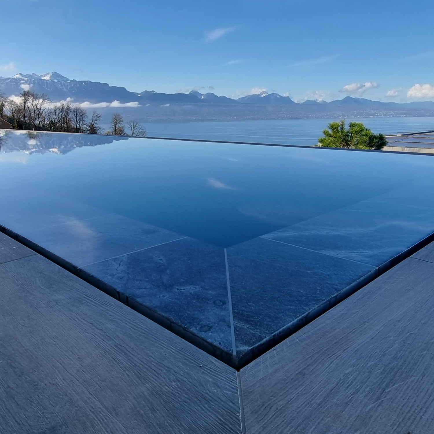Piscine miroir dans le Canton de Vaud
